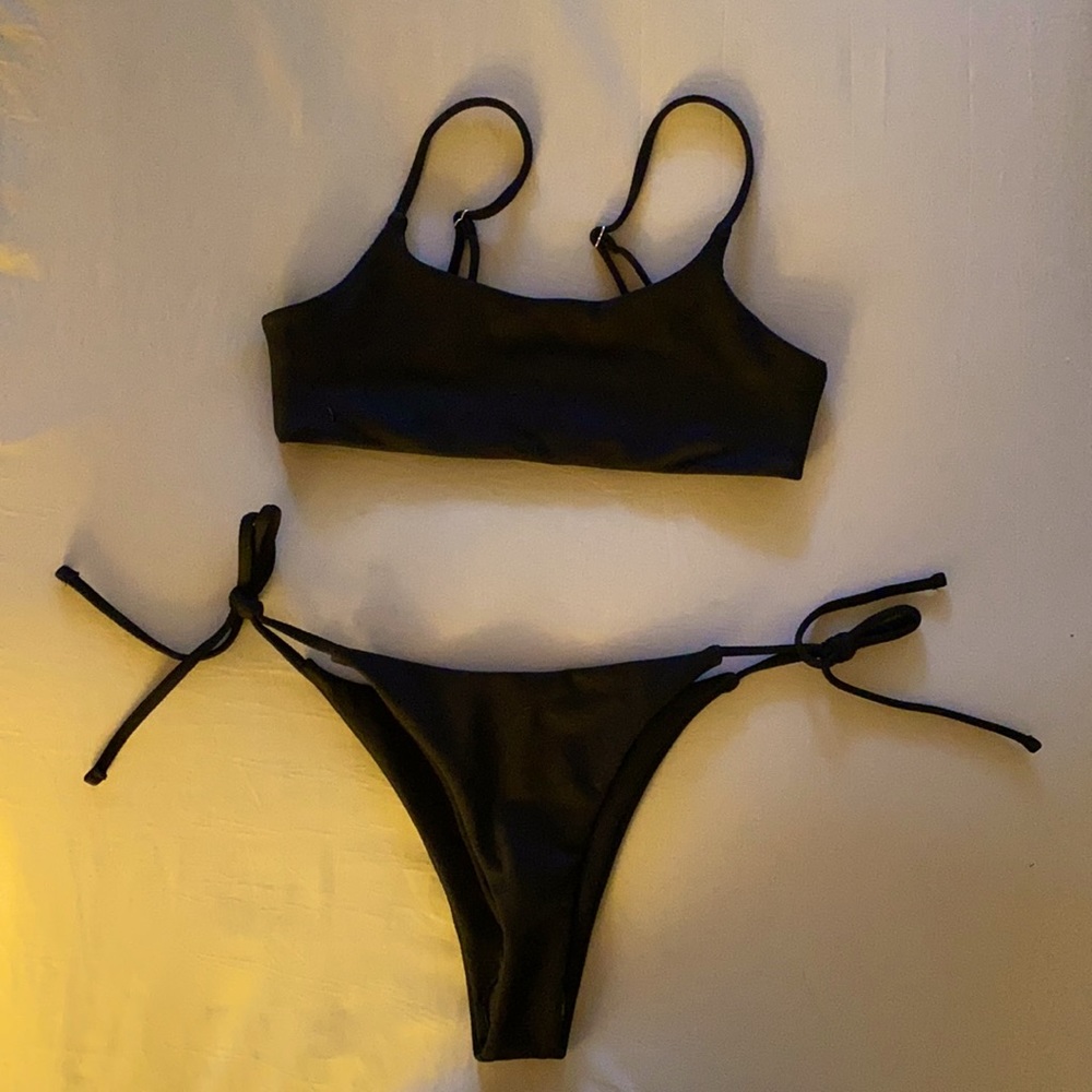 Black bikini